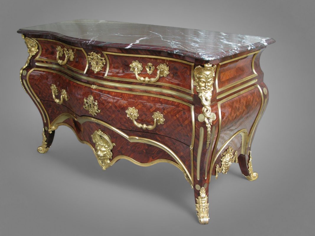Commode Régence en bois de violette