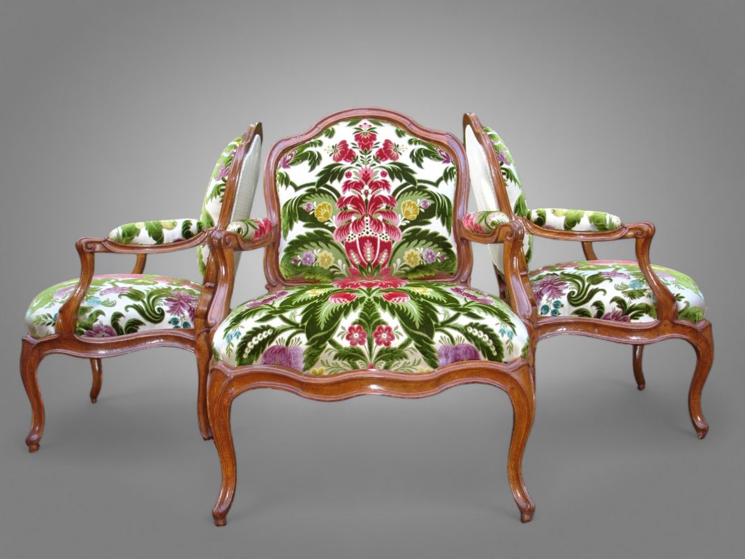 Collection exclusive de mobilier de prestige pour salons luxueux.
